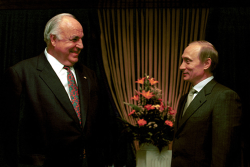 Vladimir_Putin_with_Helmut_Kohl-1.jpg