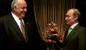 Vladimir_Putin_with_Helmut_Kohl-1.jpg