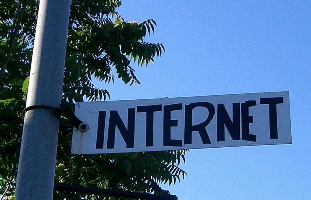 800px-Internet-Sign.jpg