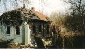 Abandoned_village_near_Chernobyl.jpg
